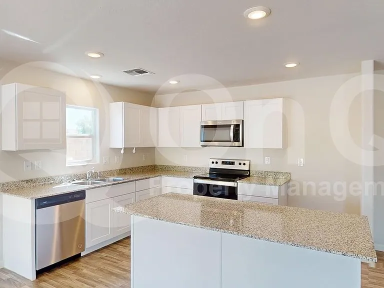 2064 E Velvet Pl — Photo 3