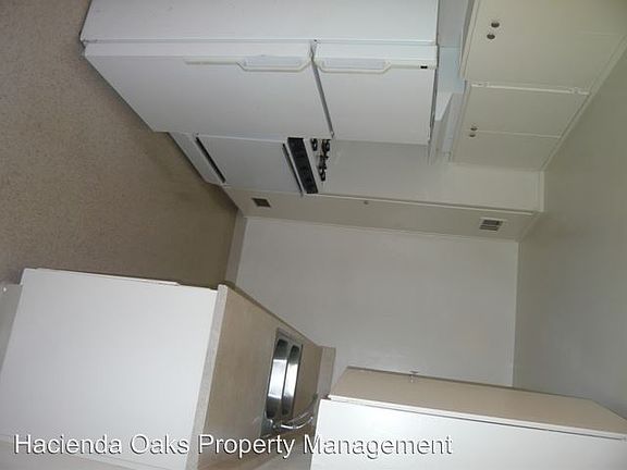 2nd image of 506 S Oakley Ave APT I