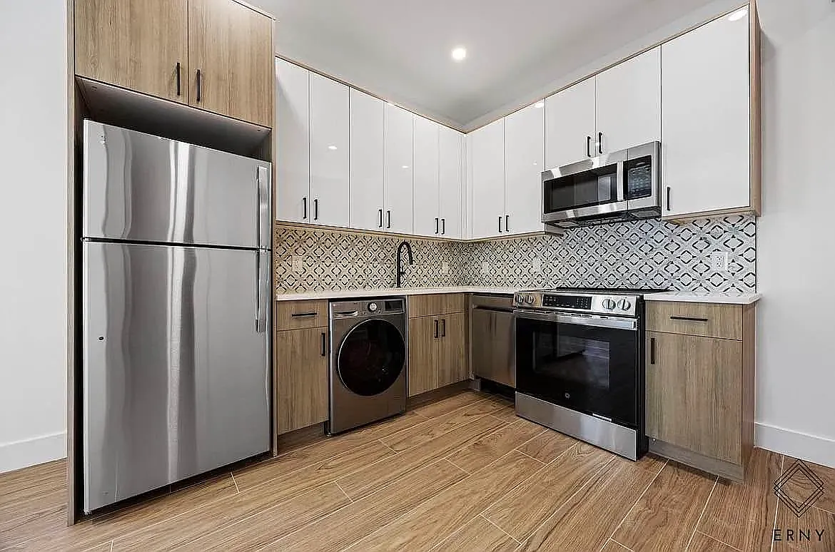 363 Hawthorne Street — Photo 2