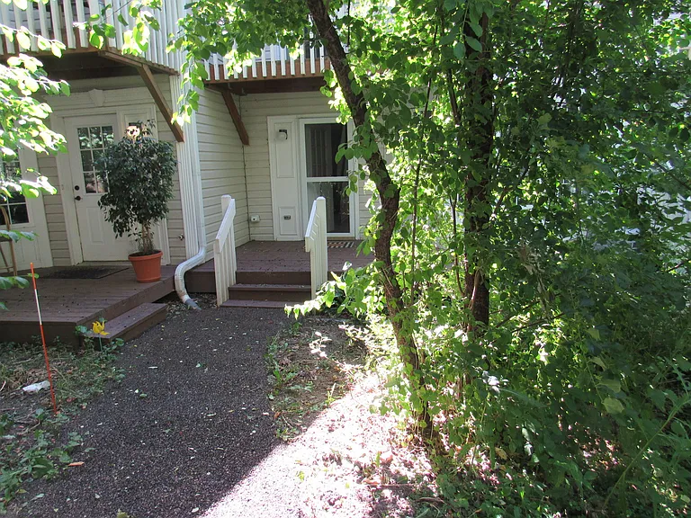 255 W Treehouse Ln — Photo 2