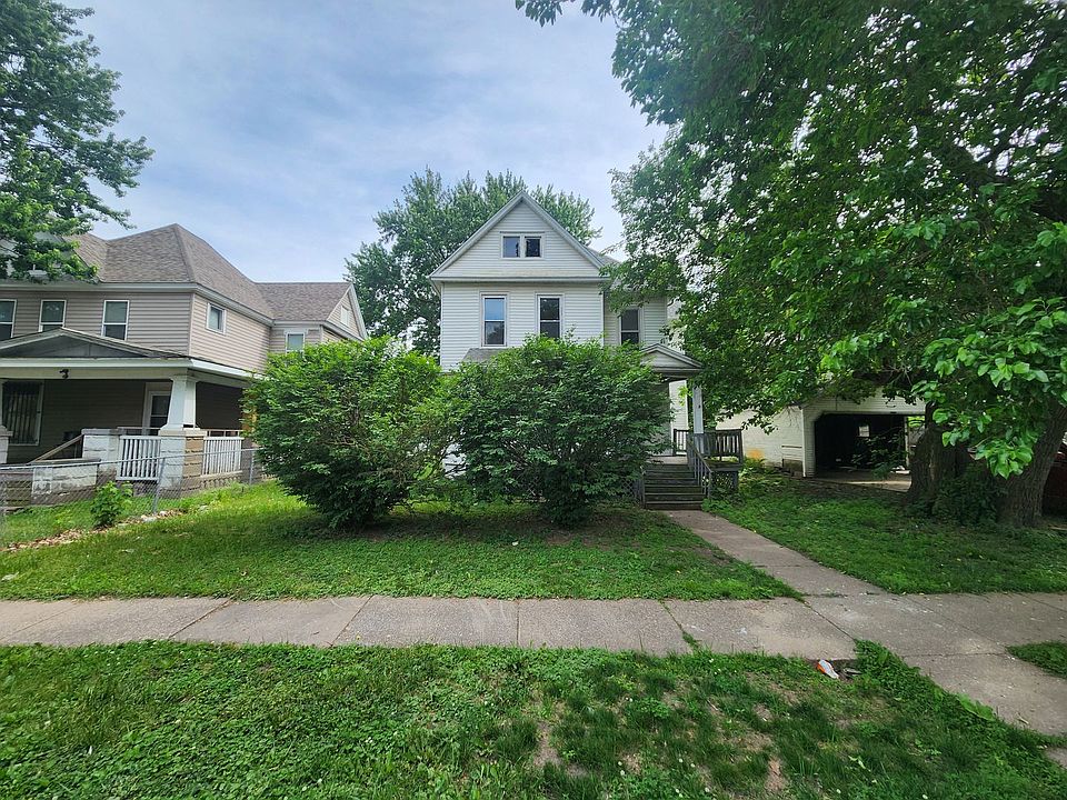 1st image of 621 W 15th St