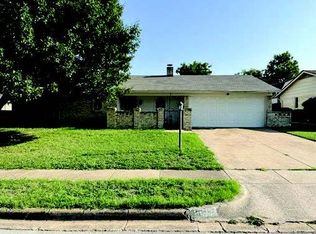 1413 Lamplighter Ln, Edgecliff Village, TX 76134