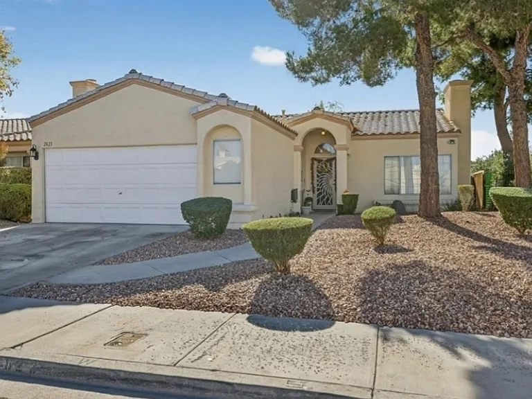 2823 Mayfair Ave — Photo 2
