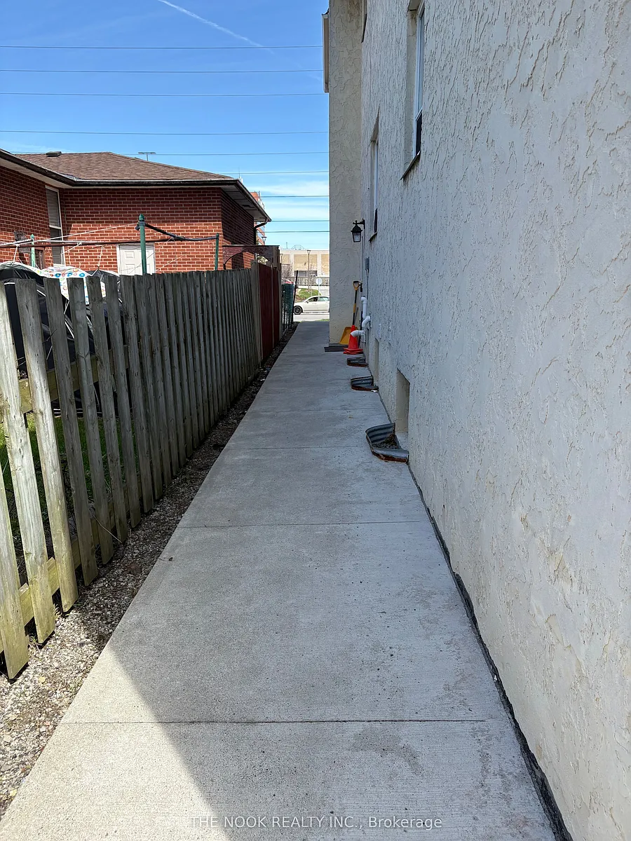 Building Photo - 174 Stevenson Rd S #6