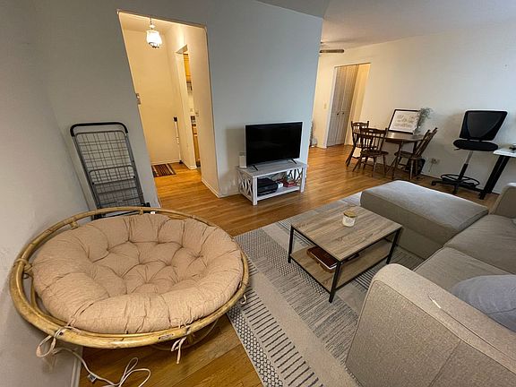 2nd image of 543 W Briar Pl #535-454