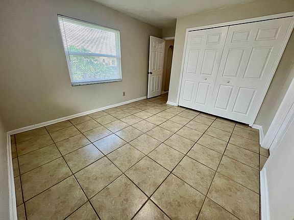 3rd image of 117 NE 16th Pl