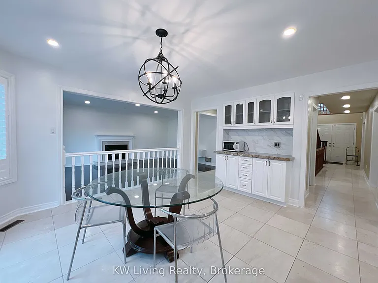 47 Waltham Cres — Photo 9