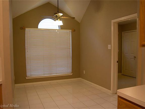 4th image of 4811 Lochman Ln