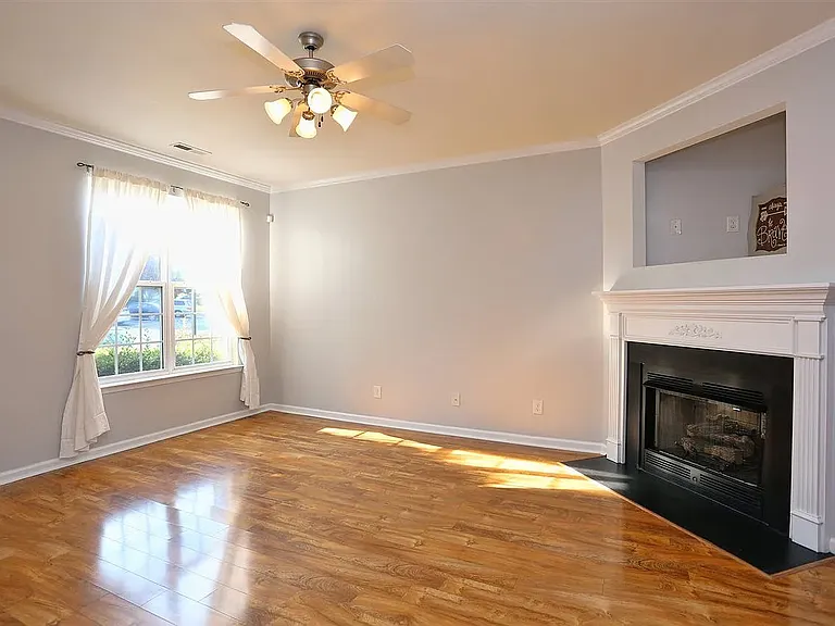 412 Colwick Ln — Photo 8
