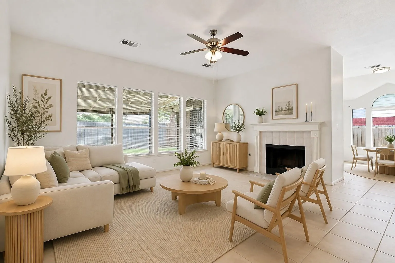 3 bed, 2.0 bath, 1615 sqft, $2,000 — Photo 1