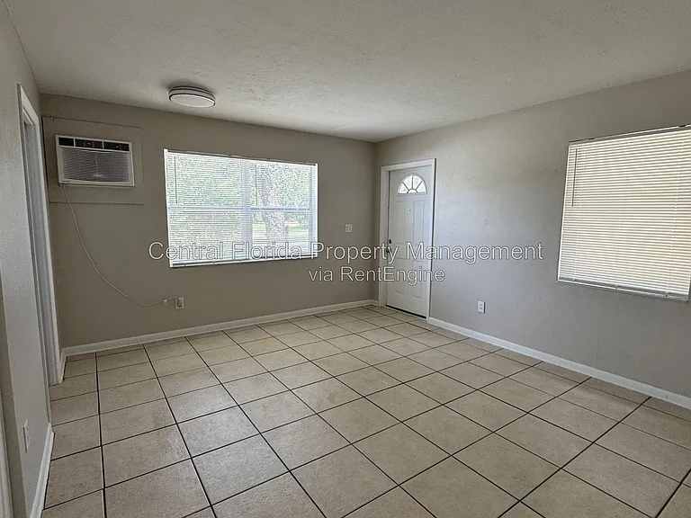 809 Rockhill St — Photo 2