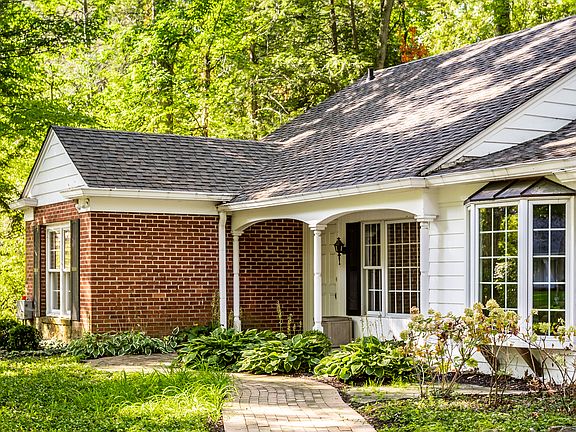 4th image of 9015 Pickwick Dr