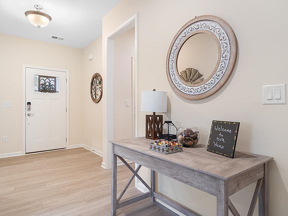 3rd image of 1081 Southwood Way
