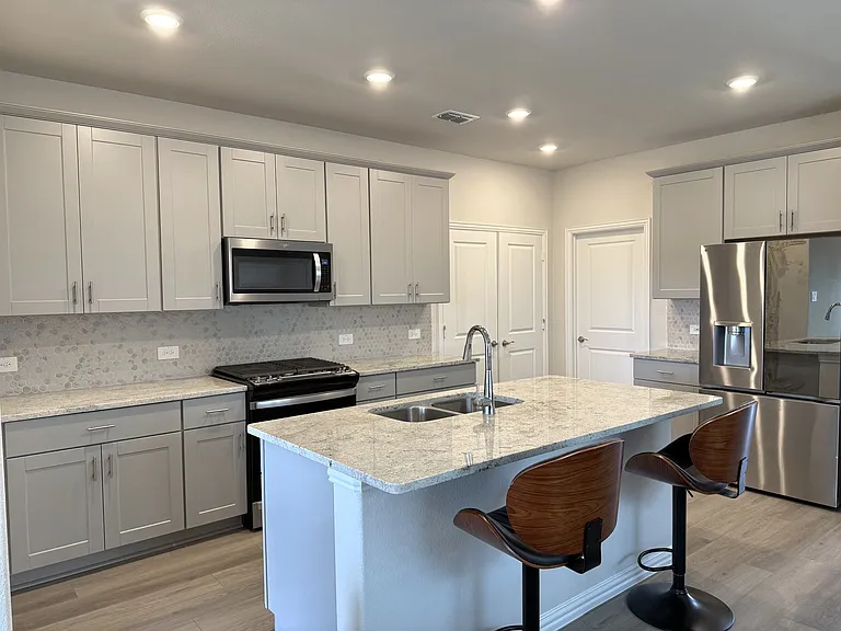 212 Travine Dr — Photo 5