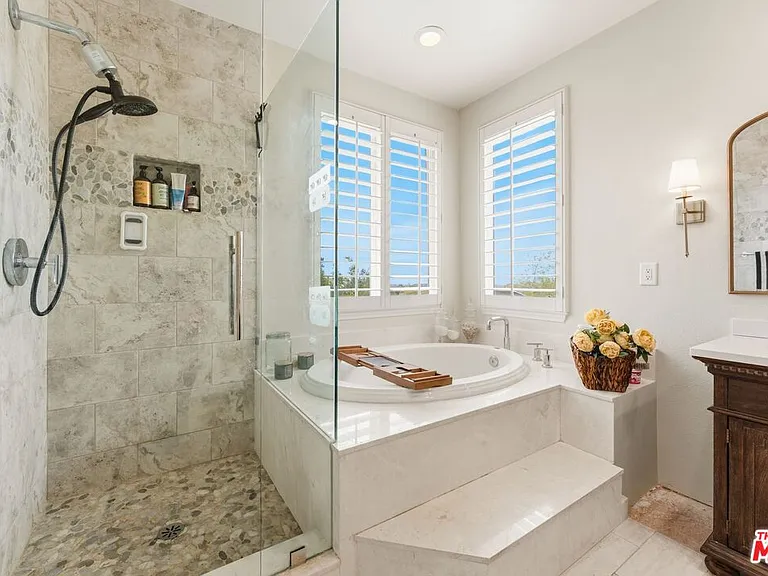 11564 Apulia Ct — Photo 32