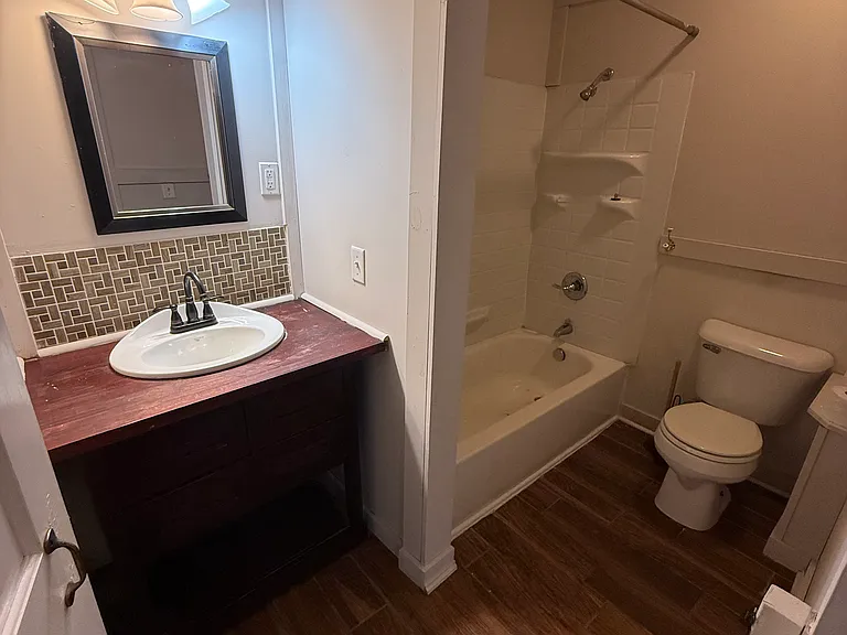 929 Franklin St #5 — Photo 13