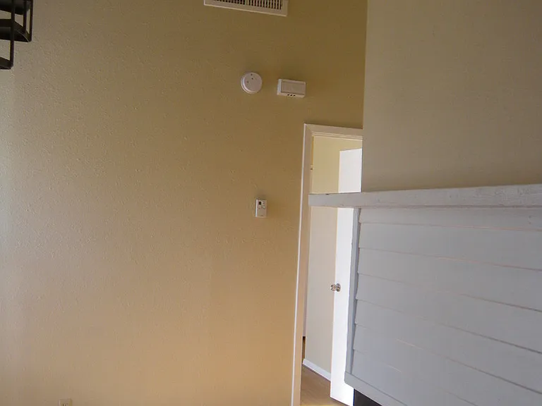 303 W 35th St #304 — Photo 2