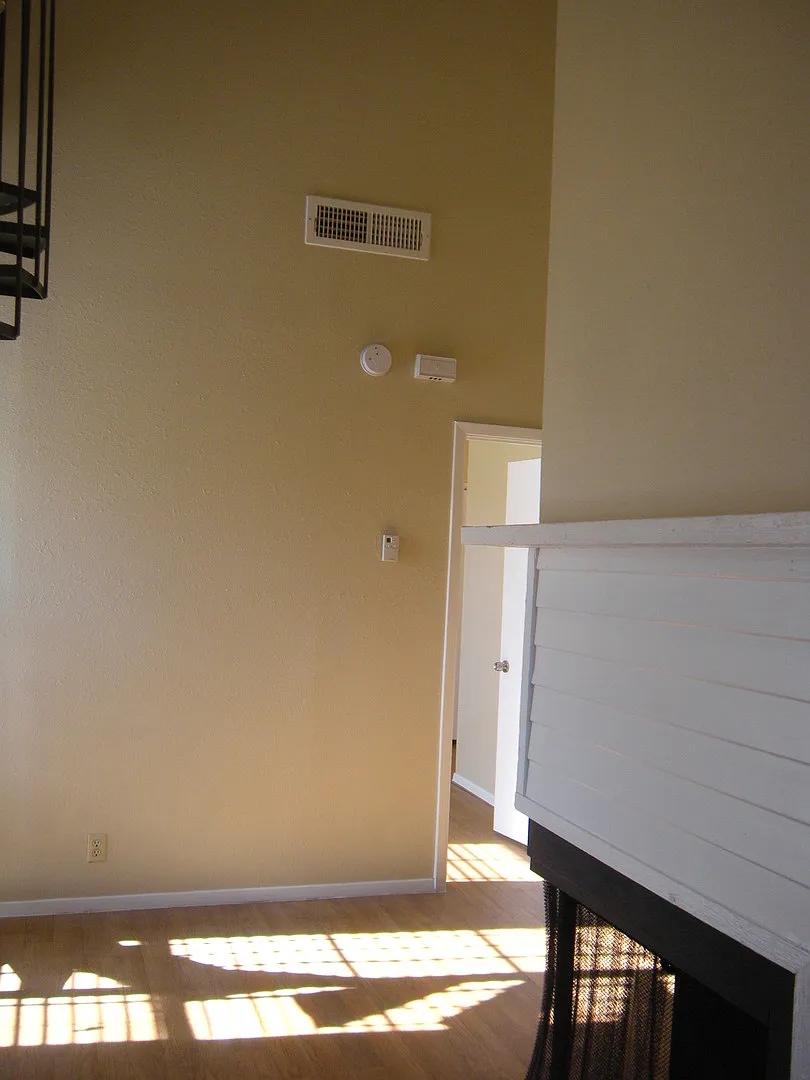 Building Photo - 303 W 35th St #304