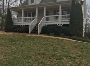1858 Bakers Glade Ln, Hickory, NC 28602