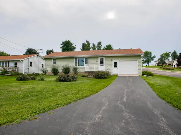 602 S Main St, Stockton, IL 61085