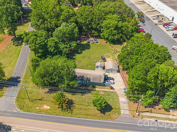 3rd image of 3501 Shopton Rd