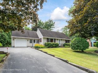 25 McCombe Dr, Delmar, NY 12054