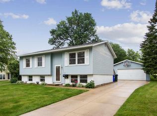 3201 44th St NE, Cedar Rapids, IA 52402