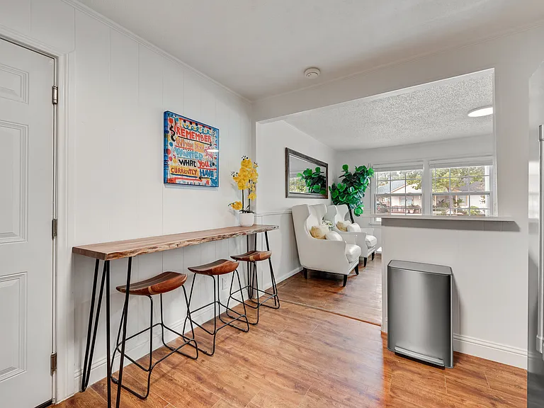 202 Pine St — Photo 7