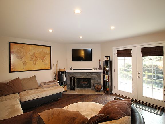 3rd image of 270 SE Barrington Dr #101