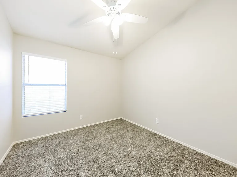 9631 W Clara Ln — Photo 14