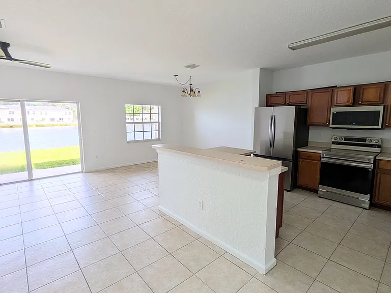 4344 Emerald Vis — Photo 8