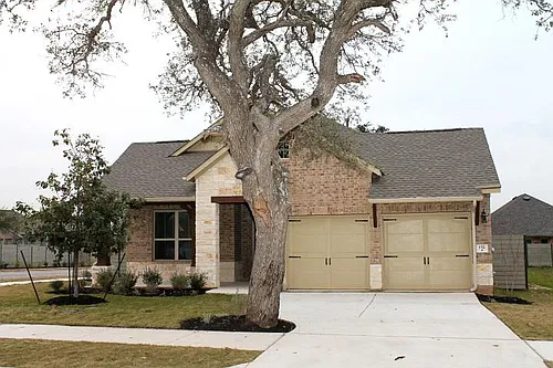 152 Belford St Photo 1