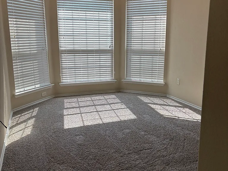 814 Bens Dr — Photo 12