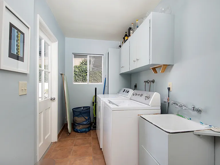 1375 Muirlands Vista Way — Photo 22