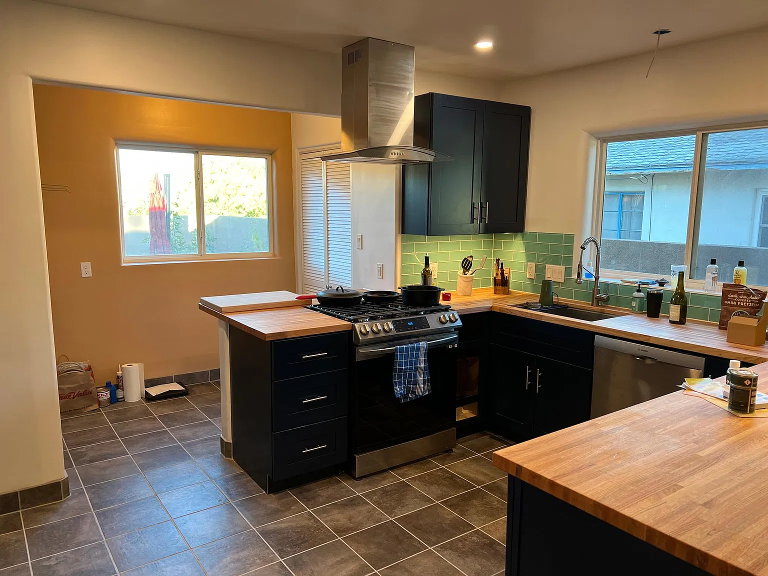 2 bed, 1075 sqft, $2,300 — Photo 2