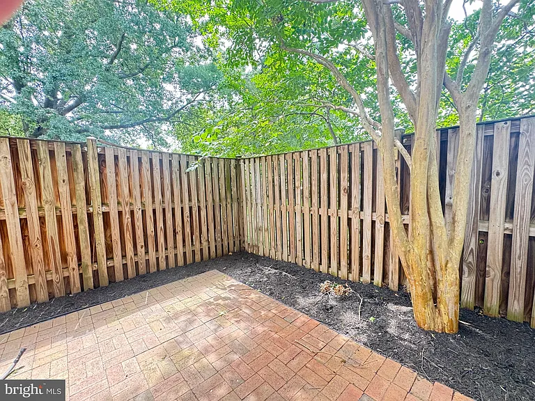 7233 Mill Creek Ct — Photo 29