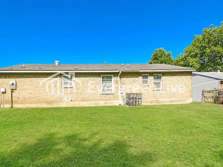 6070 Tulane Rd — Photo 15
