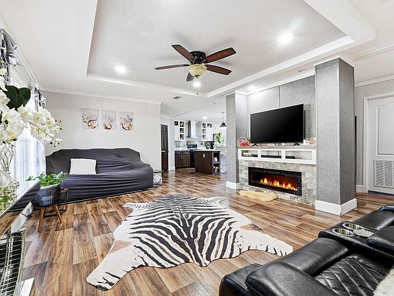 3rd image of 223 Azalea Dr
