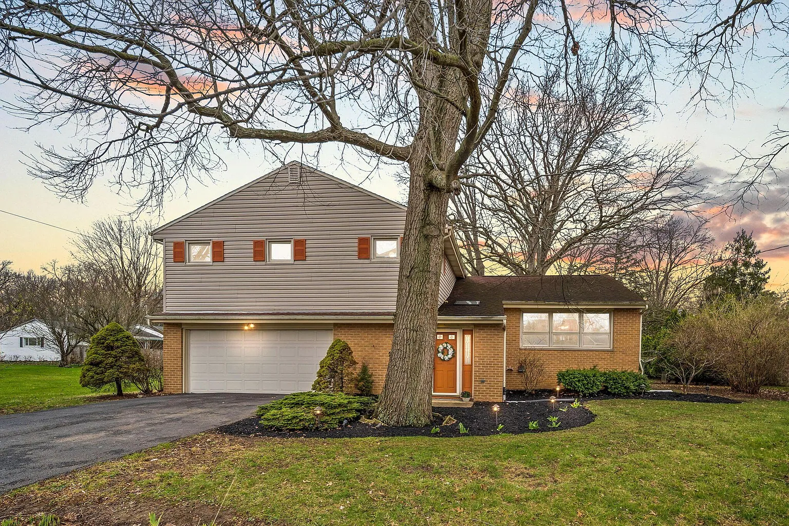 1194 Arbor Ln photo 1