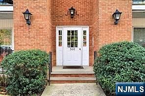 5th image of 560 Cross St #217