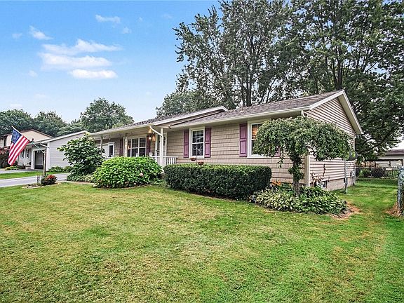 3rd image of 39 Glen Oaks Dr