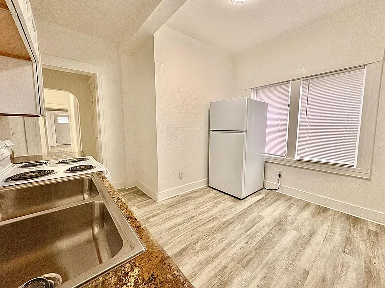530 S Saint Joseph St — Photo 10