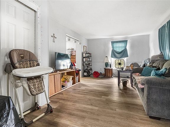 4th image of 1116 & 1118 Laird St