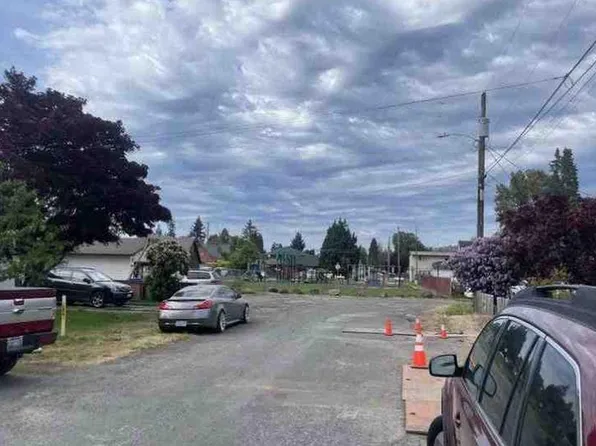 1210 S 8th Ave, Kelso, WA 98626