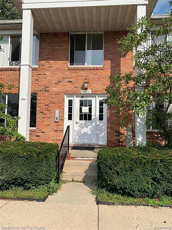 1256 E West Maple Rd #6, Walled Lake, MI 48390 | Zillow