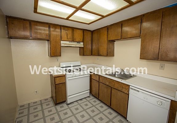 3rd image of 1563 W 205th St