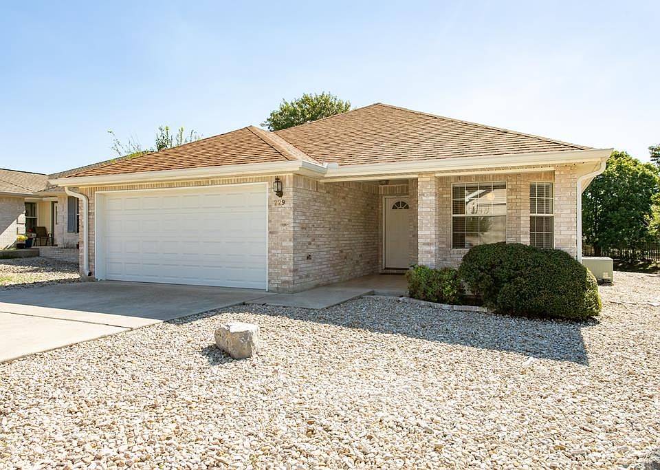 1st image of 229 Oak Hill Dr