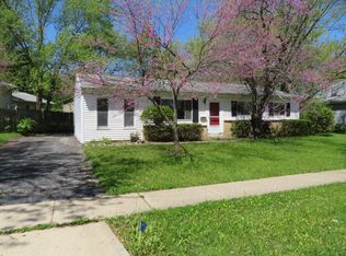 372 Cherry Valley Rd, Vernon Hills, IL 60061