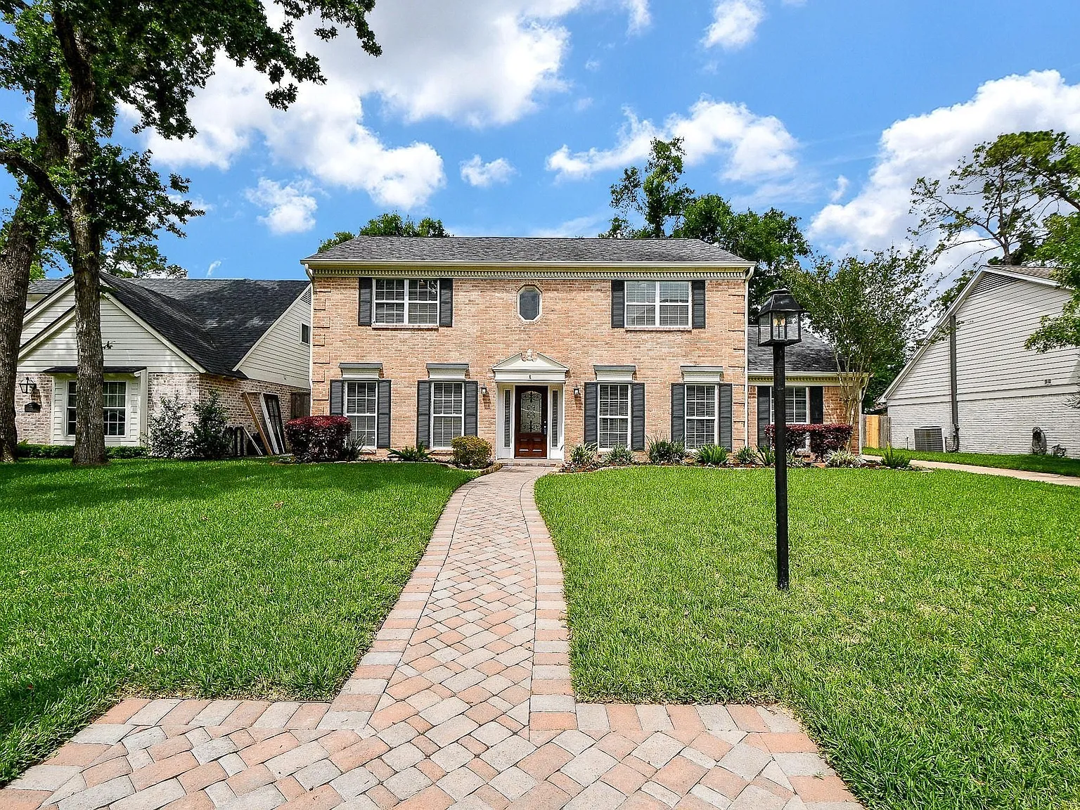 5 bed, 2.5 bath, 2756 sqft, $4,000 — Photo 1