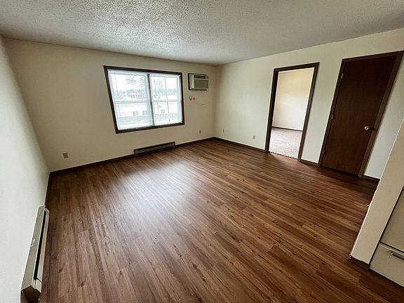 3rd image of 146 10th St W #5